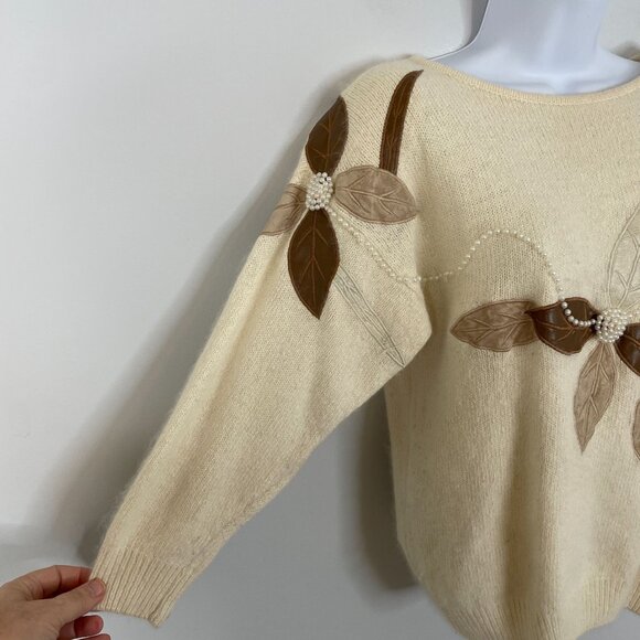 Vintage Coquette Sweater Size M Ivory ANGORA SILK Blend Feminine Dainty Pearls - Picture 4 of 12